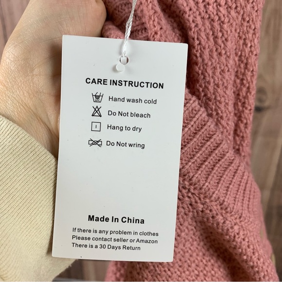 Carpetcom women’s size medium pink knit sweater NWT - Picture 9 of 9